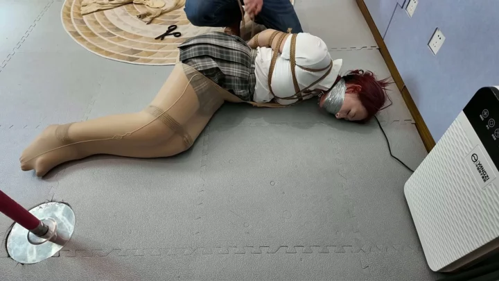 Screenshot 9 from Yiyi’s Ultimate Escape: Bound in Full Stockings by Beloved by One Rope