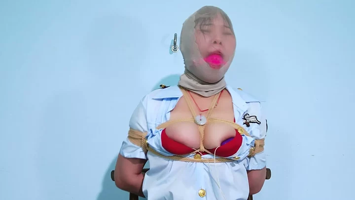 Screenshot 9 from Arrogant Female Security Guard