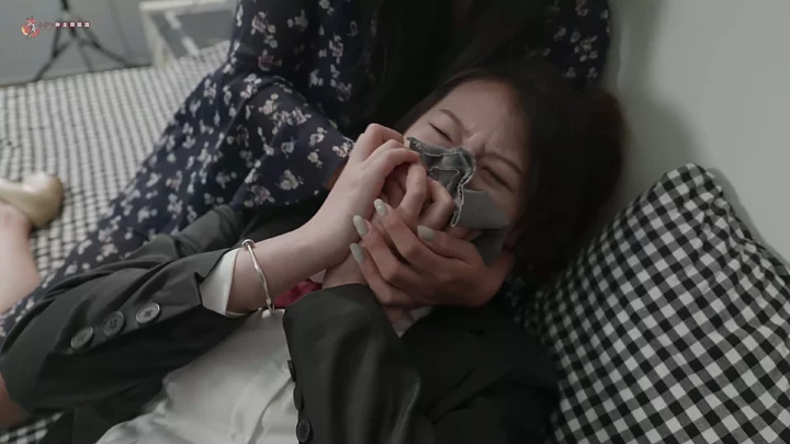 Screenshot 2 from Red Carp Studio: Female Thieves – Li Ran & Zitong’s Hogtie Predicament