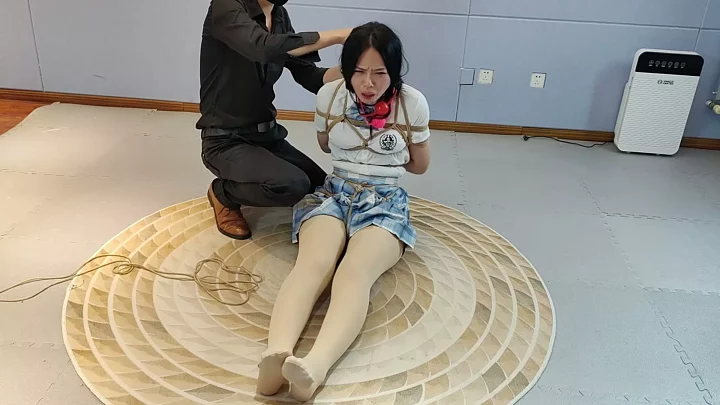 Screenshot 4 from Meng Fang tied up with a sea rope and tied up with four horses