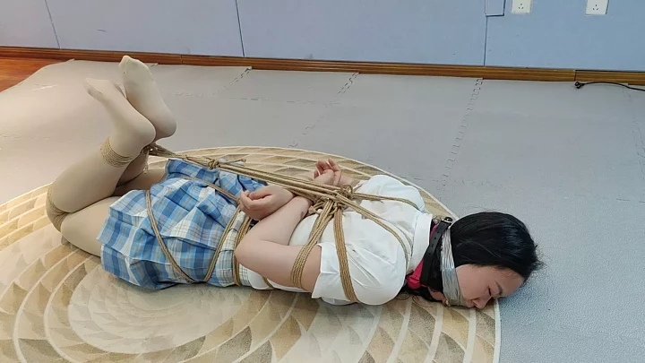 Screenshot 7 from Meng Fang tied up with a sea rope and tied up with four horses