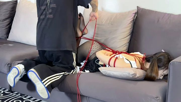 Screenshot 9 from Mr. Bett: Qianqian’s Electrifying Silk Bondage