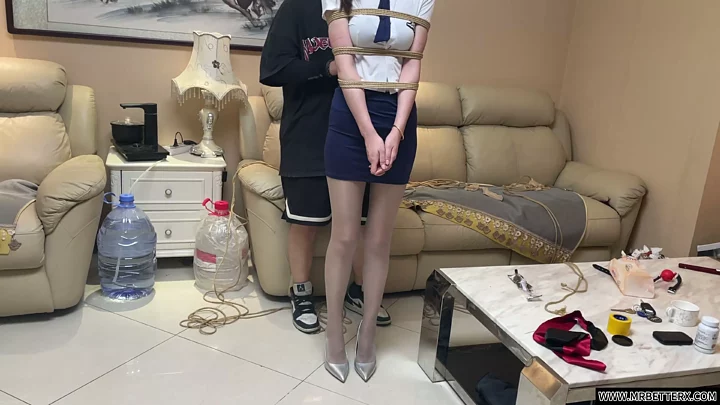 Screenshot 8 from Mr. Bett: Qianqian’s Intense Frogtie & Ballgag Predicament