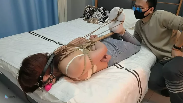 Screenshot 9 from JS: Four-Horse Bondage & Gagged Submission