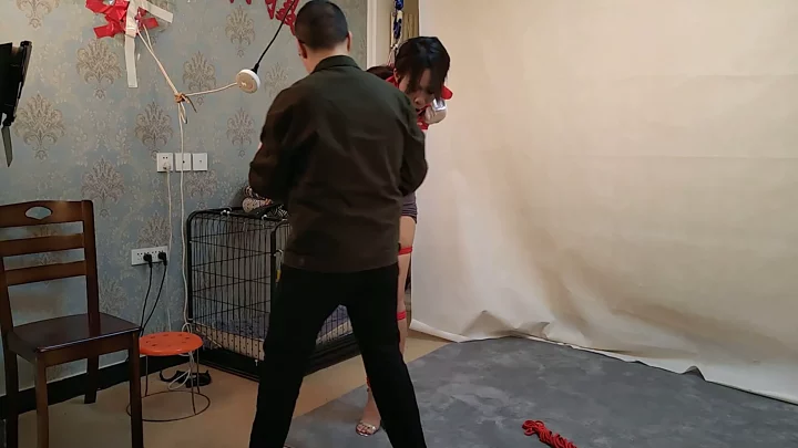 Screenshot 6 from Willing Studio: Captive in White – Chinese Electric Hoist Bondage