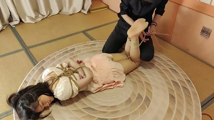 Screenshot 7 from Luo Luo is tied up and struggled