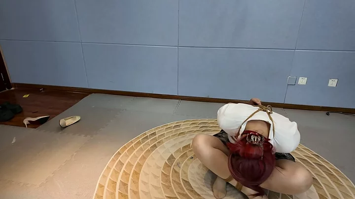 Screenshot 2 from Yiyi’s Shrimp Tie Escape Challenge by Beloved by One Rope