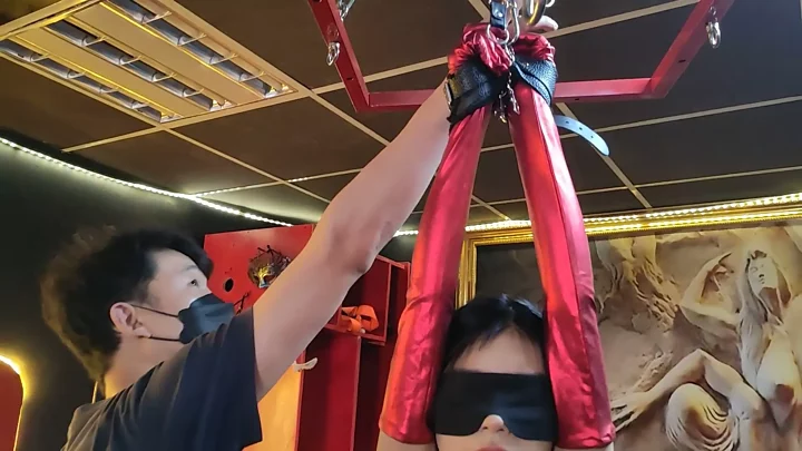 Screenshot 2 from Willing Studio: Tangyuan’s Latex Reign – Extreme Standing & Whipping