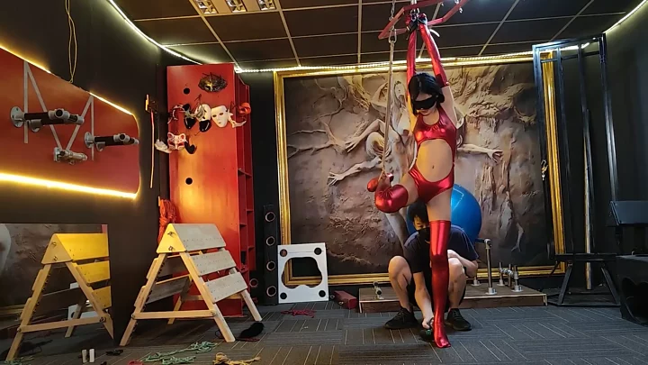 Screenshot 4 from Willing Studio: Tangyuan’s Latex Reign – Extreme Standing & Whipping