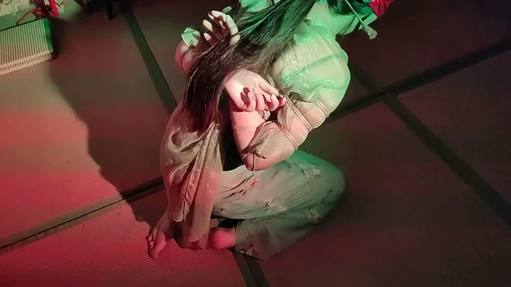 Screenshot 2 from Zhou Yang’s Extreme First Time: Tight Rope Bondage & Gags (Beloved by One Rope)