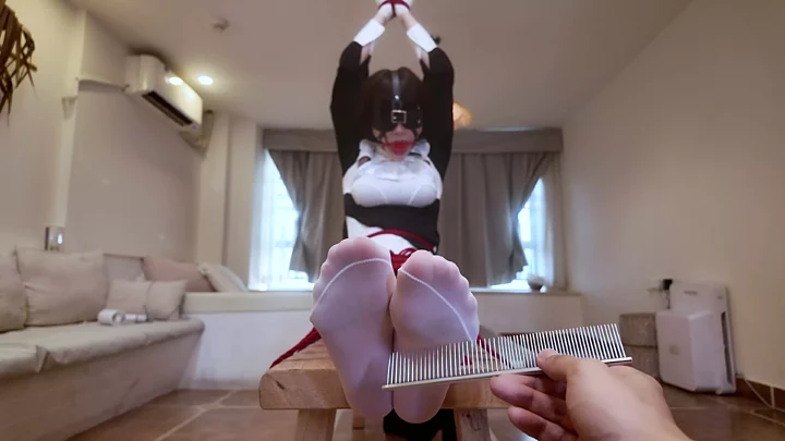 Screenshot 2 from White Silk Sister’s Foot Punishment