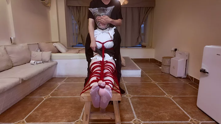 Screenshot 8 from White Silk Sister’s Foot Punishment