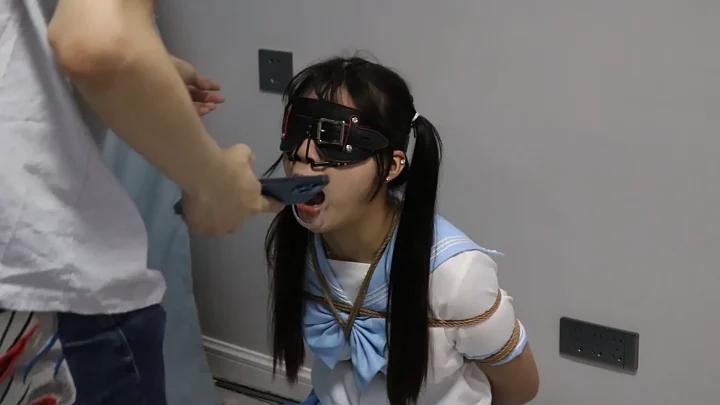 Screenshot 6 from Extremely cruel 1-three-way nose hook, mouth expander severe facial damage