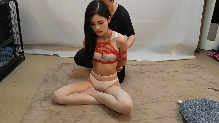 Screenshot 2 from Jiang Nai: Willing Studio’s Intense Frogtie Ballgag Session