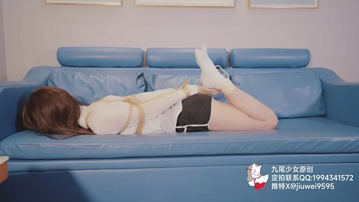 Screenshot 4 from A girl in sportswear and white cotton socks was suddenly kidnapped