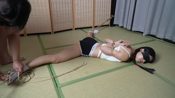 Screenshot 5 from Xiaorou’s Extreme Splits & Guanyin Bondage by Elephant Man Studio