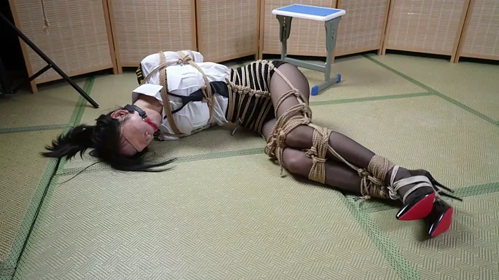 Screenshot 4 from White female detective uniform, tightly tied with rope waist