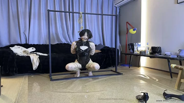Screenshot 6 from Cat and fish standing on tiptoe with legs folded and tied