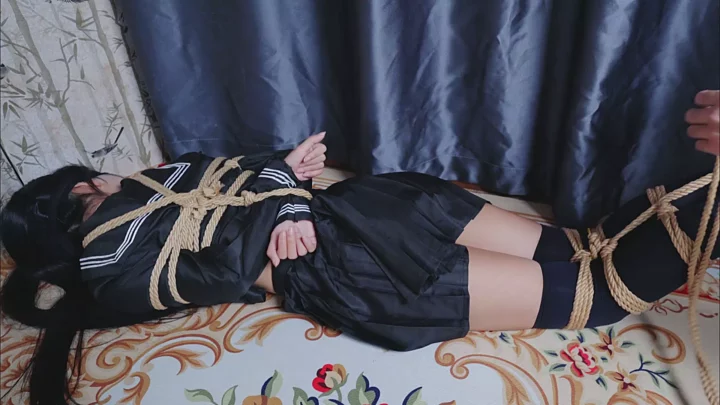Screenshot 3 from Kidnapped a JK girl, put her in a sack and brought her back for bondage training