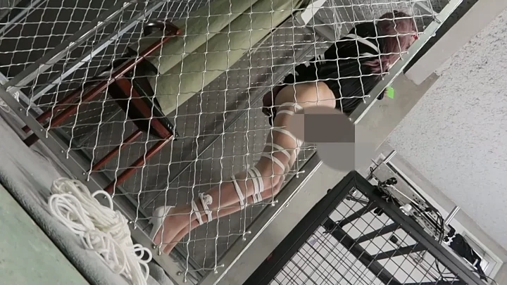 Screenshot 4 from 93cm Long Legs Extreme Confinement and Tightening
