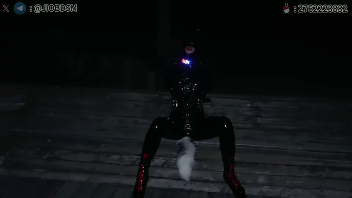 Screenshot 4 from JIOBDSM: Latex-Clad Chinese Beauty’s Public E-Stim Adventure