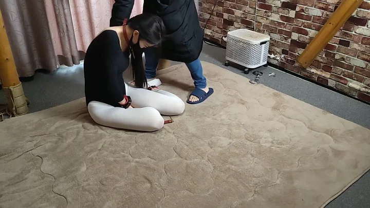 Screenshot 5 from Willing Studio: Yang Rui’s White Silk Gymnastics Bondage