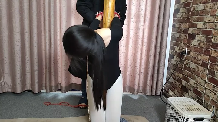 Screenshot 6 from Willing Studio: Yang Rui’s White Silk Gymnastics Bondage