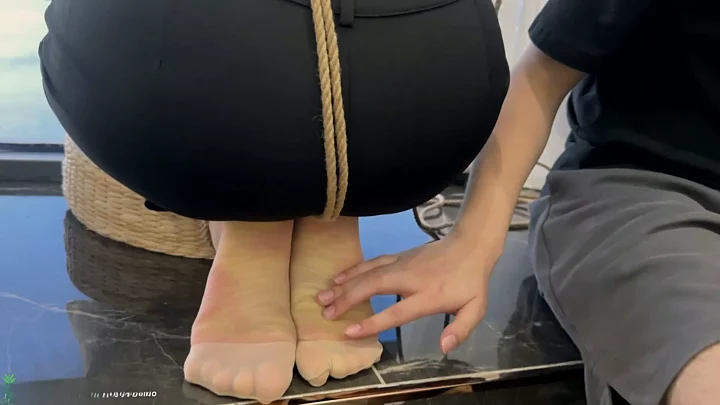 Screenshot 9 from Pineapple Photography: Kneeling Bondage & Ocean View