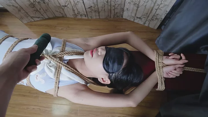 Screenshot 6 from Breath-foot binding in swimsuit