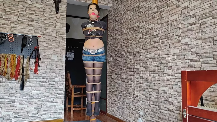A rope for love, tied to a pillar and suspended in the air