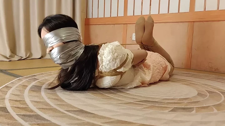Luo Luo is tied up and struggled