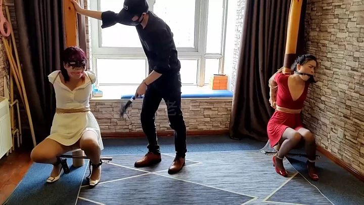 Screenshot 1 from Beloved by One Rope: Luolu & Wenwen’s Sweaty Summer Bondage