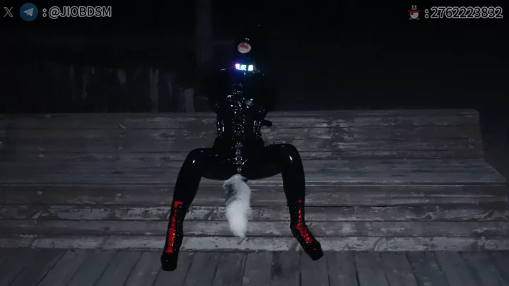 Screenshot 1 from JIOBDSM: Latex-Clad Chinese Beauty’s Public E-Stim Adventure