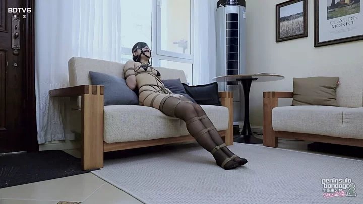 Screenshot 1 from Jinan Rope: Ze Ai’s Emoticon Mistake Leads to Bondage