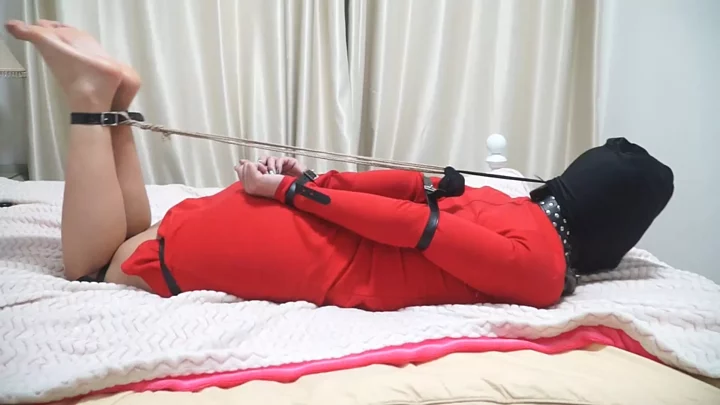Screenshot 1 from After her boyfriend’s lover was sold by herself, she was forced by her boyfriend to change into her clothes