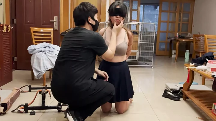 Screenshot 1 from Weiwei was tied up with five flowers