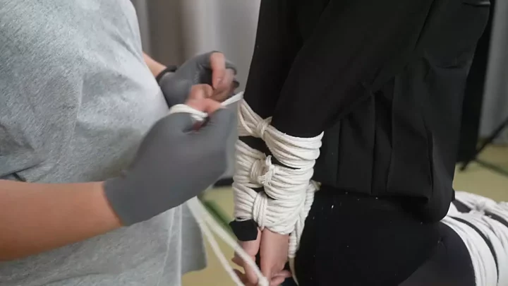 Screenshot 1 from Elephant Man Studio: Aoao’s Intense Cotton Rope Ordeal