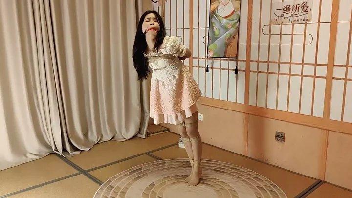 Screenshot 1 from Luo Luo is tied up and struggled