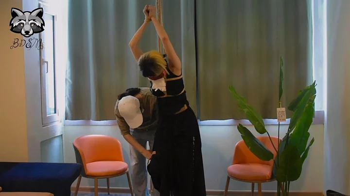 Screenshot 1 from Home Out Prison: Comic Exhibition Tailing
