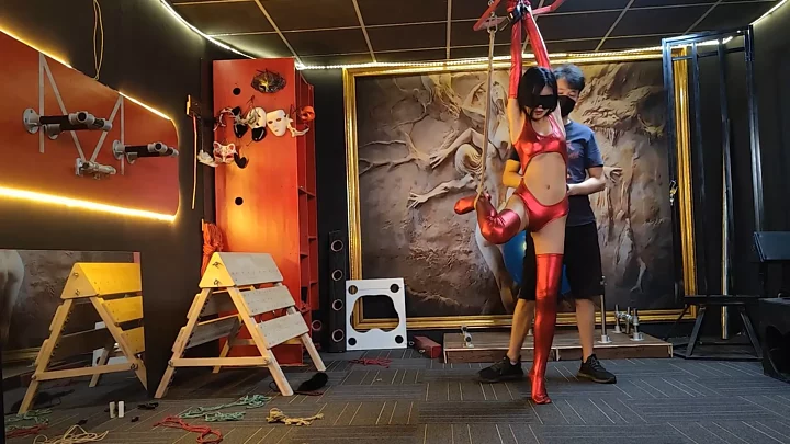 Screenshot 1 from Willing Studio: Tangyuan’s Latex Reign – Extreme Standing & Whipping