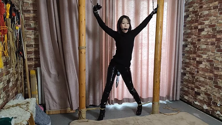Screenshot 1 from Chen Xueyan’s Restrained Ordeal by Willing Studio