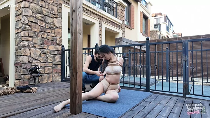 Screenshot 1 from Jinan Rope: Haiyu’s Unexpected Splits and Rope Bondage