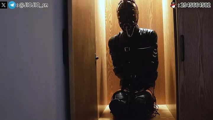 Screenshot 1 from Wardrobe prison