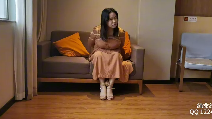Screenshot 1 from Lifeline: Anna’s Japanese Style Mouth Ball Predicament